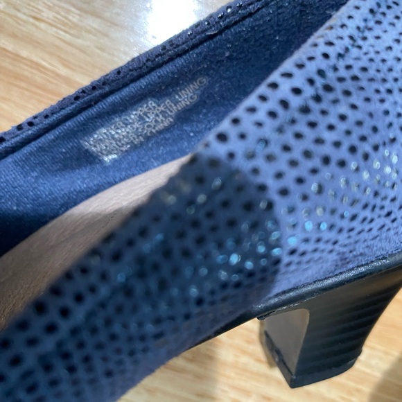 Earth Bluish gray suede/leather pumps (depending on lighting). Sz. 8 EUC - Picture 14 of 16